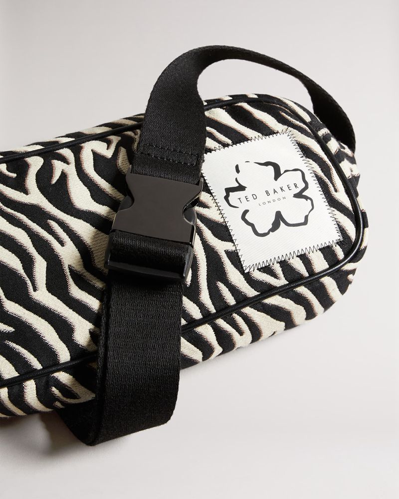 Ted Baker Cayzena Unisex Zebra Detail Nylon Crossbody Väska Dam Vita | TLW-726395