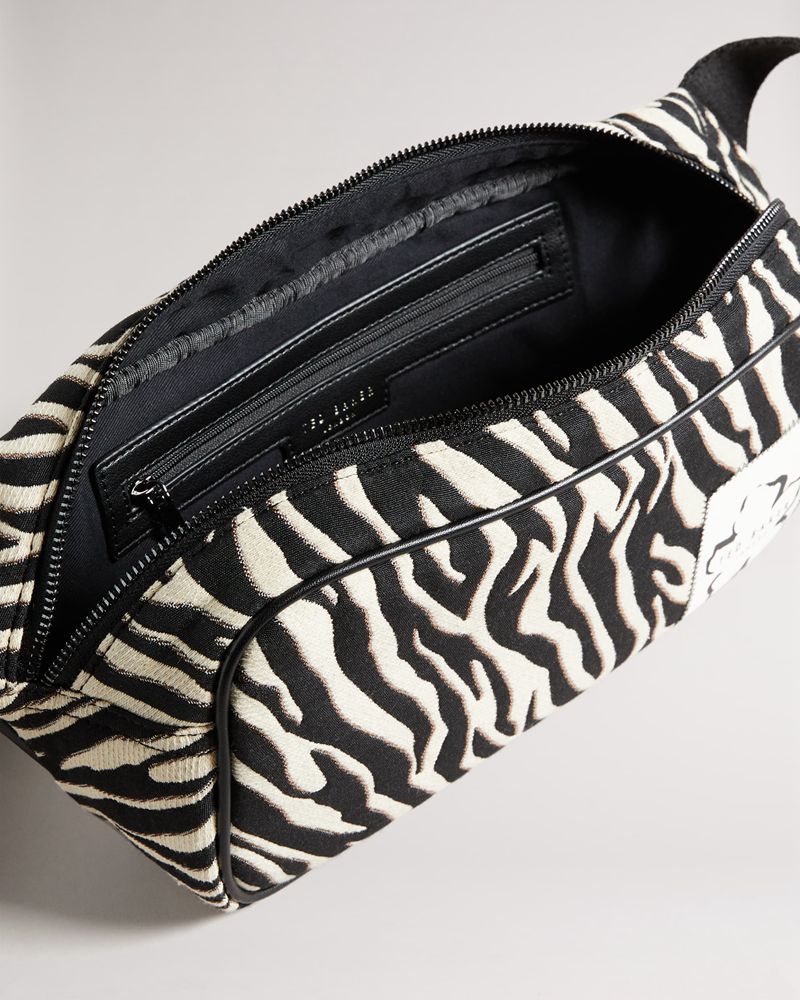 Ted Baker Cayzena Unisex Zebra Detail Nylon Crossbody Väska Dam Vita | TLW-726395