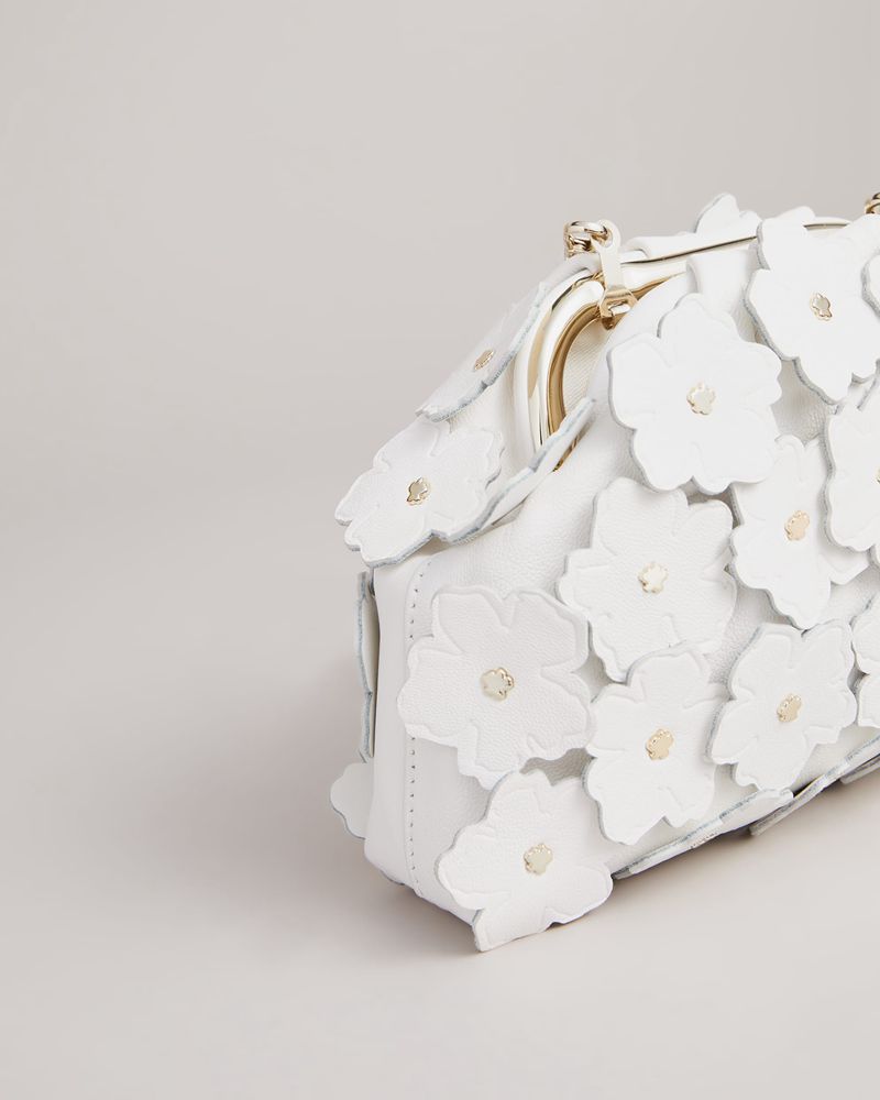 Ted Baker Floriah Flower Applique Frame Clutch Clutch Väska Dam Vita | HEN-293780