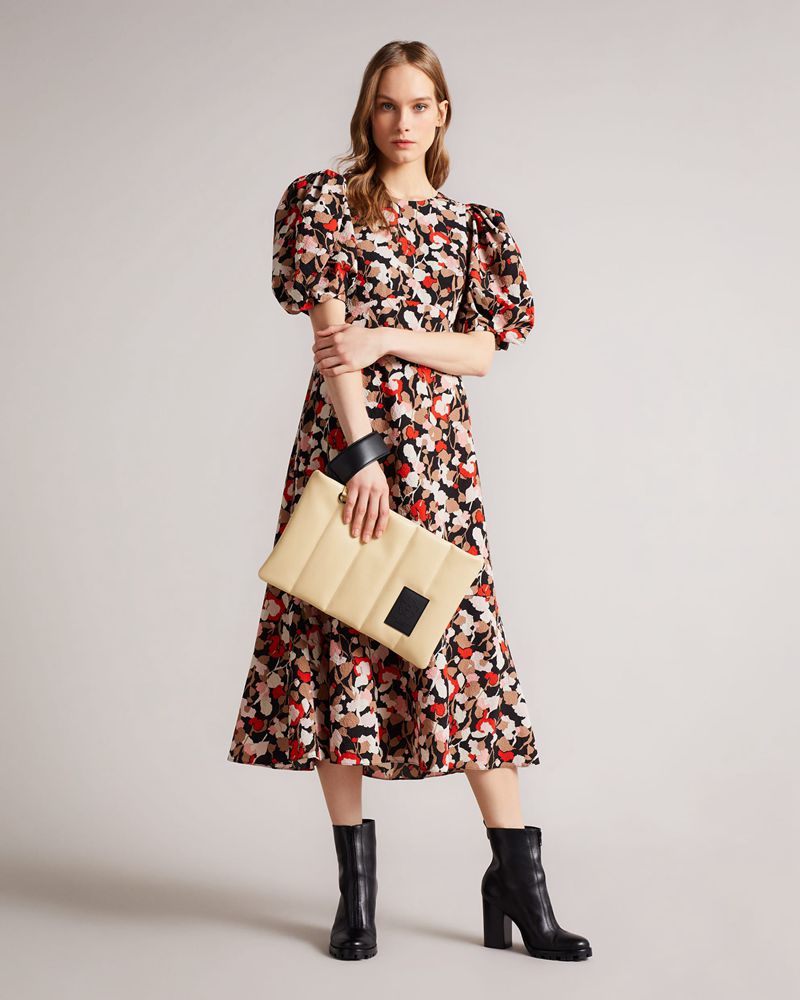 Ted Baker Jader Vertically Quilted Oversized Clutch Clutch Väska Dam Vita | DVF-802745