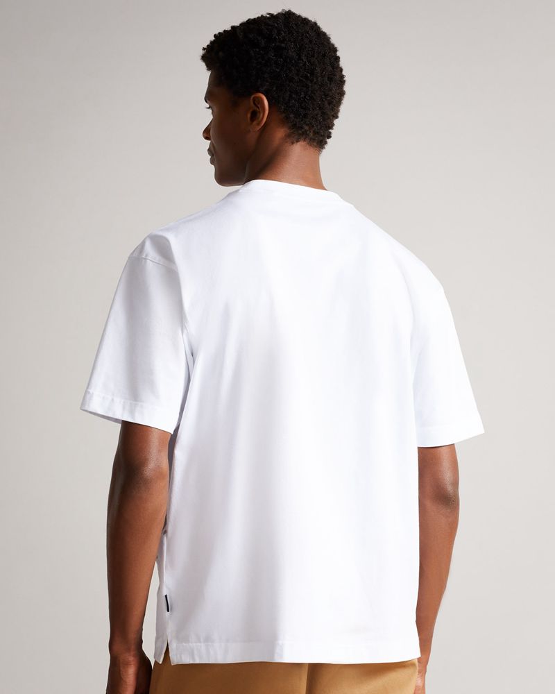 Ted Baker Polpero Sleeve Heavy Weight Relaxed Fit Graphic T Blast Herr Vita | UPG-016492